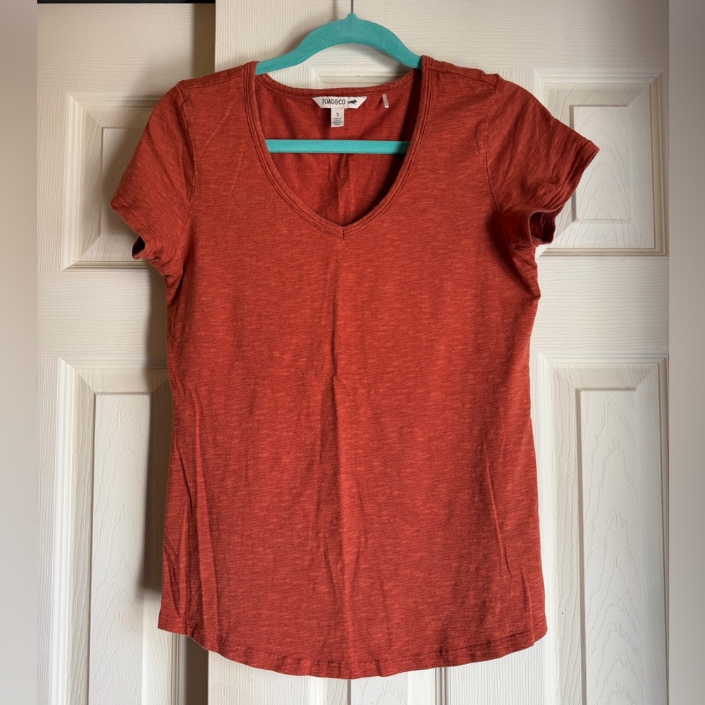 Toad&Co Women's Orange Rust V-Neck Tee